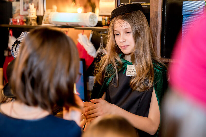 Как необычно отметить 8 марта в школе вместе с Квесторией в Москве