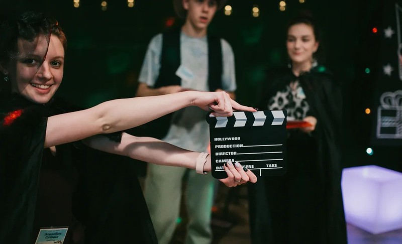 Городские огни и праздничное настроение в Moscow