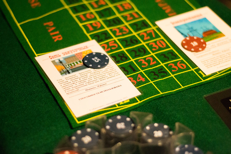 Ведущий развлекает гостей на корпоративе в Moscow